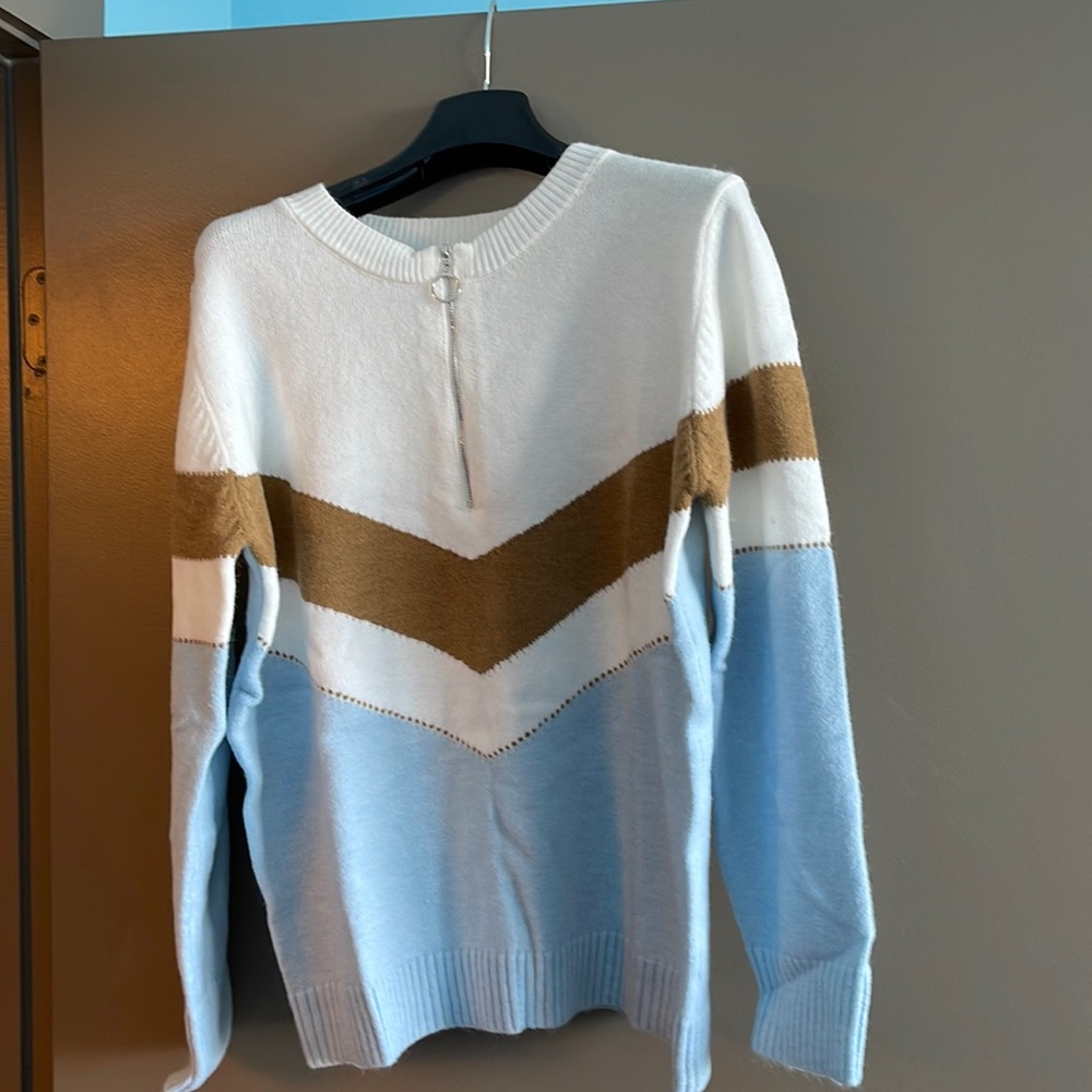 NWOT sweater with zipper front